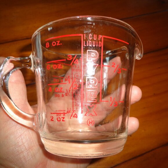NEW Gold Heart Shaped Measuring Spoons/ Vtg. Glass PYREXRed Print Measuring Cup - Picture 5 of 16